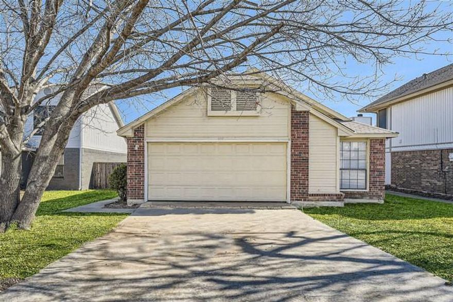 Welcome to 905 Boxwood Drive, located in the desirable city of Lewisville, TX. This charming home offers a comfortable and inviting living space with 2 bedrooms and 2 bathrooms. Conveniently situated in Lewisville, you'll have easy access to local amenities, shopping centers, and dining options. Don't miss out on the opportunity to make this house your home. Schedule a tour today and experience the comfort and convenience that 905 Boxwood Drive has to offer.