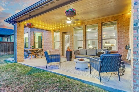 Photo of 208 Lemley Drive, Fort Worth, TX 76131 (MLS # 21213800)