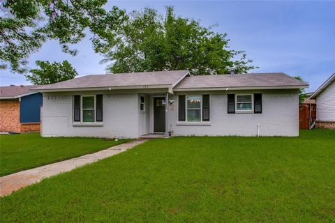 Photo of 914 Meadow Mead Drive, Allen, TX 75002 (MLS # 21257640)
