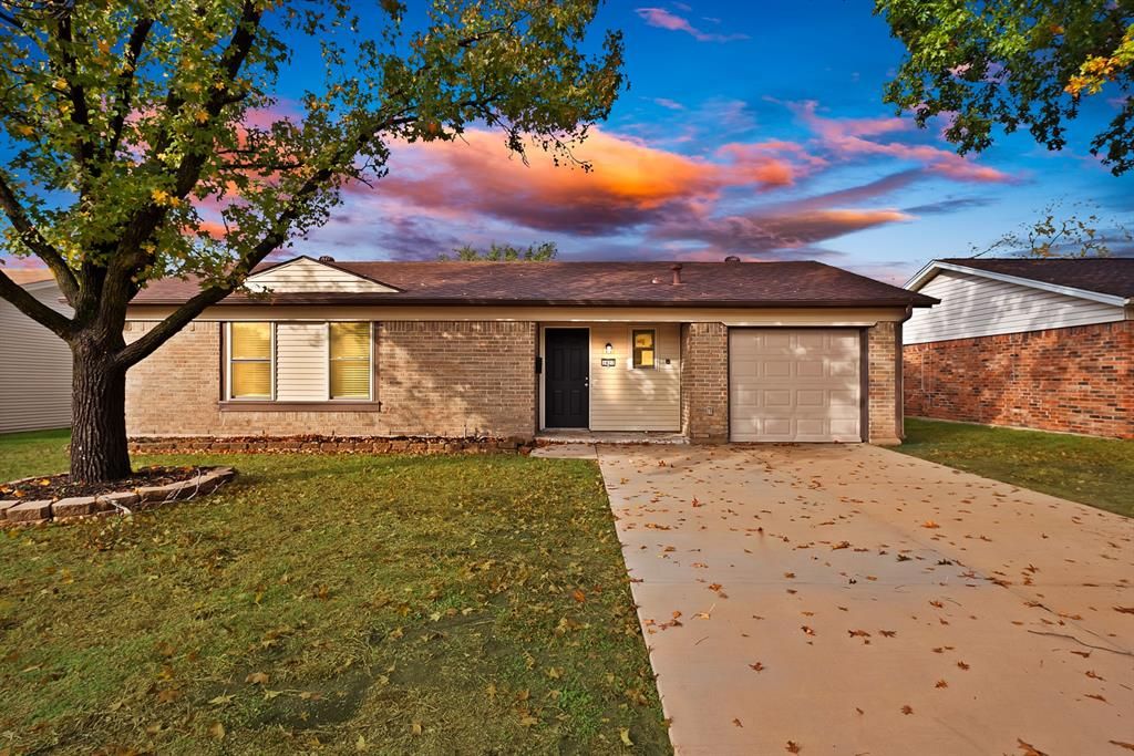 Photo of 1427 Caladium Drive, Mesquite, TX 75149 (MLS # 21194161)