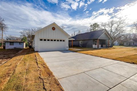 A home in Cleburne