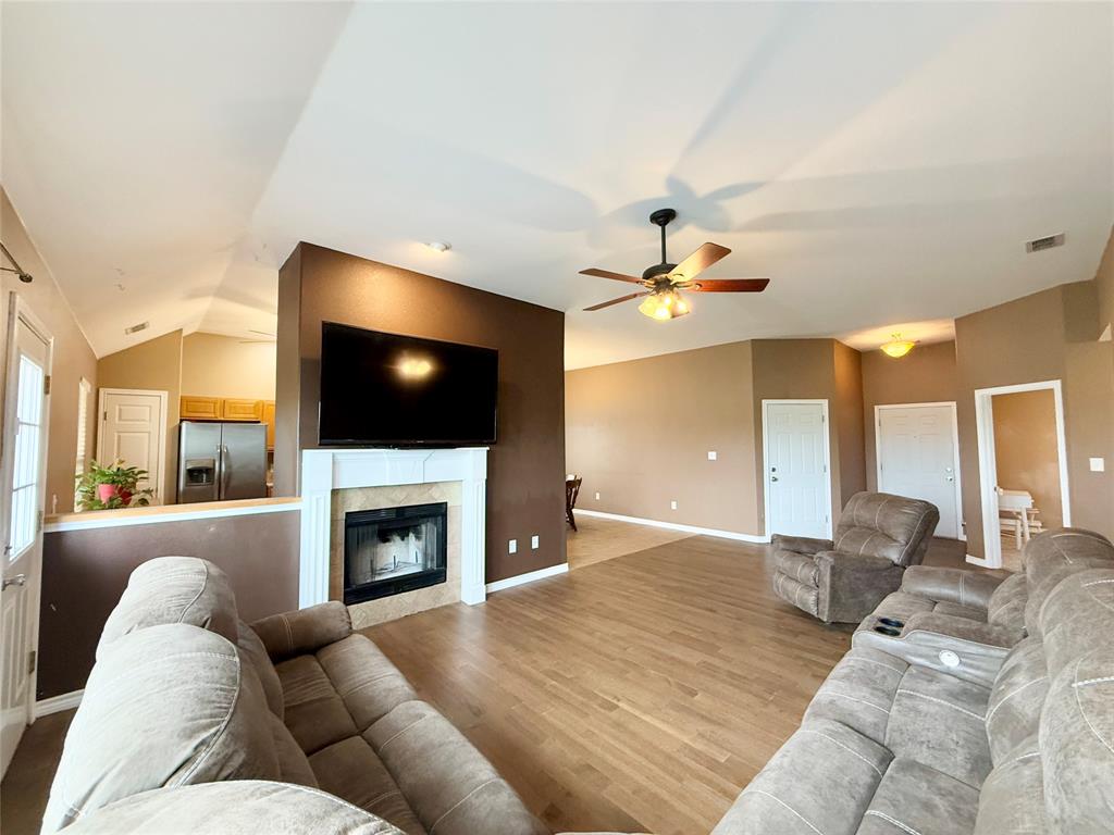 2057 Deer Trail