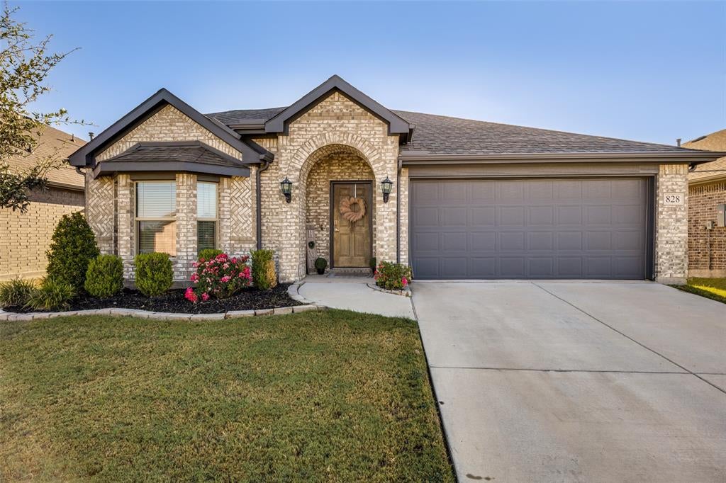 828 Foxtail Bend