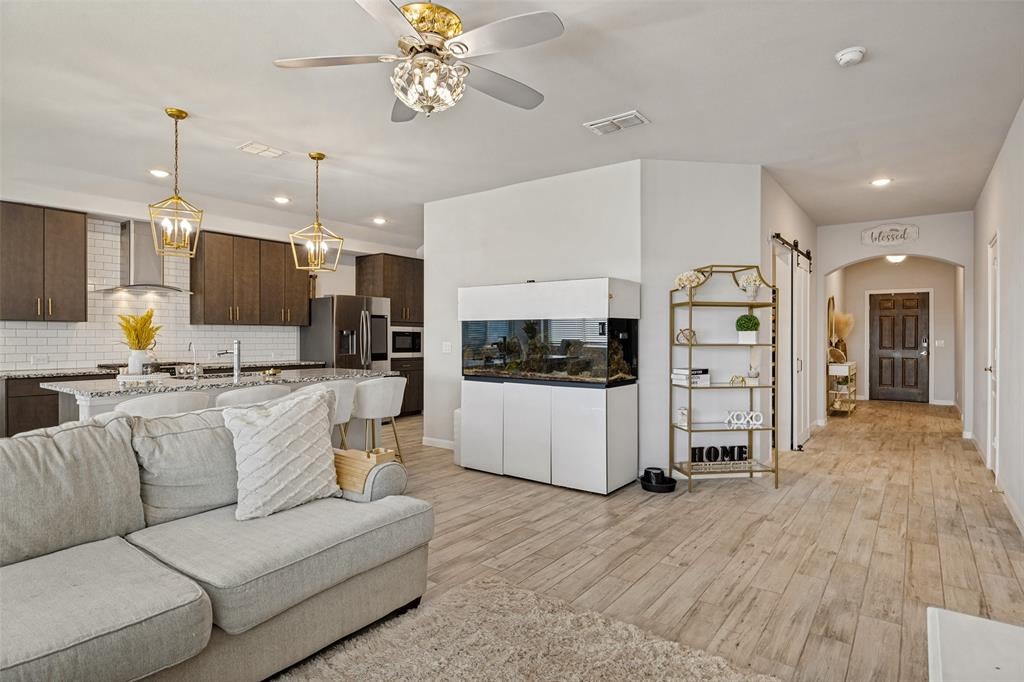 828 Foxtail Bend