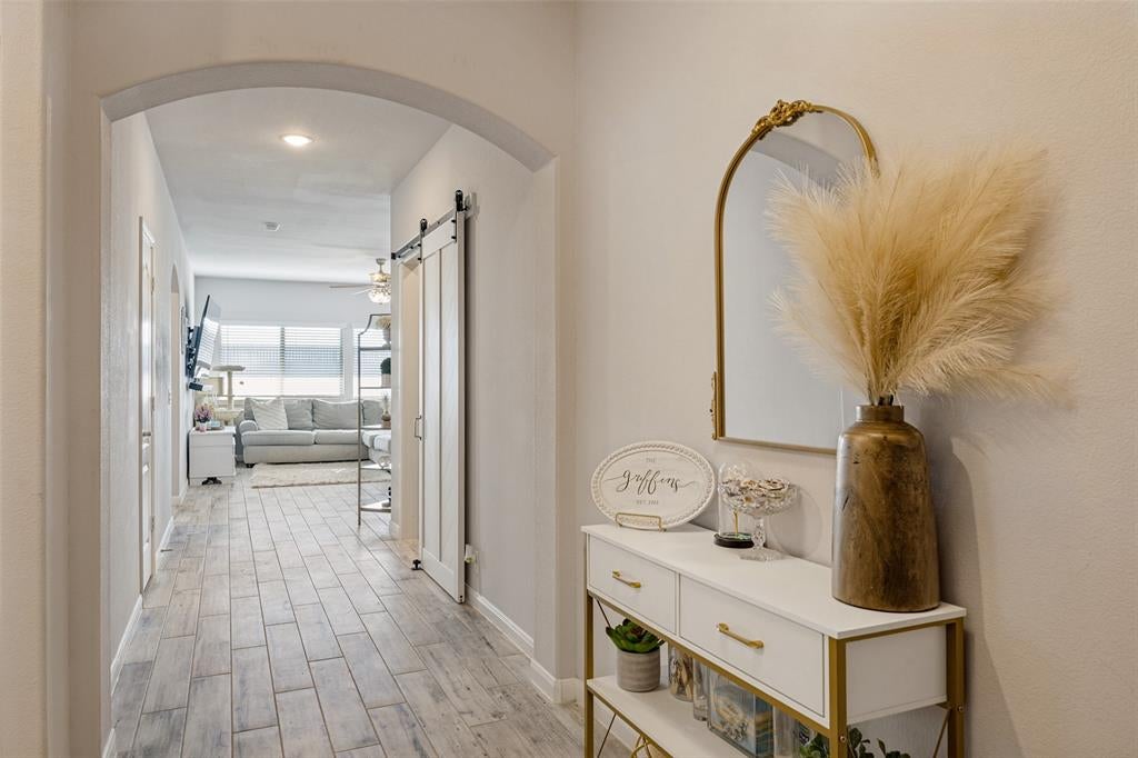 828 Foxtail Bend