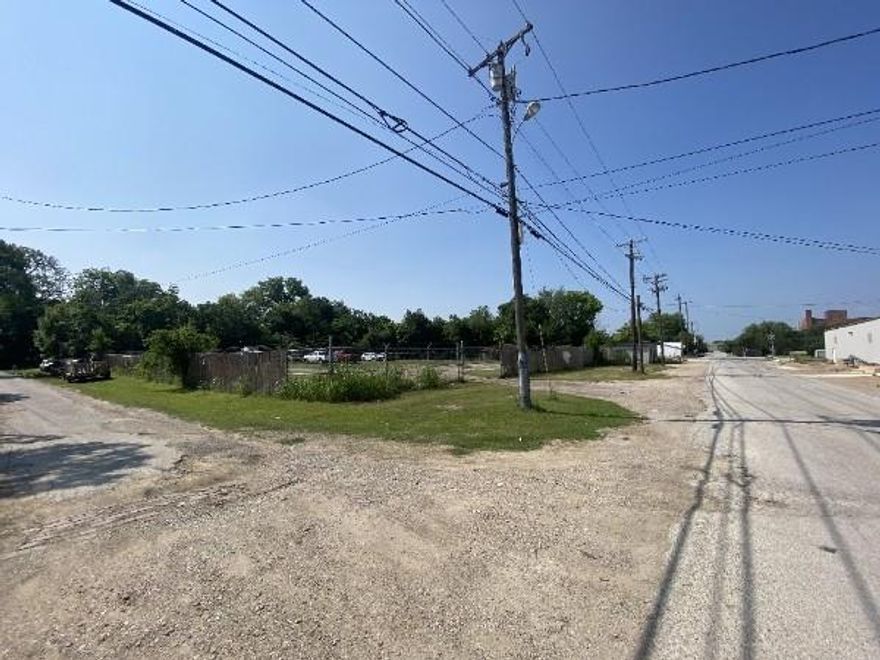 Lot located just north of Downtown Waxahachie at 300 Jackson St the lot is directly north of the rail road track. This lot has great potential for the right developer. Located behind the newly renovated Interurban and just north of the ever growing down town of Waxahachie. 

Zoned future development and has all utilities. It is in the Down town overlay district. There is a small 500 square foot building which is a tear down.