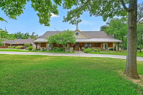 A home in Lake Kiowa