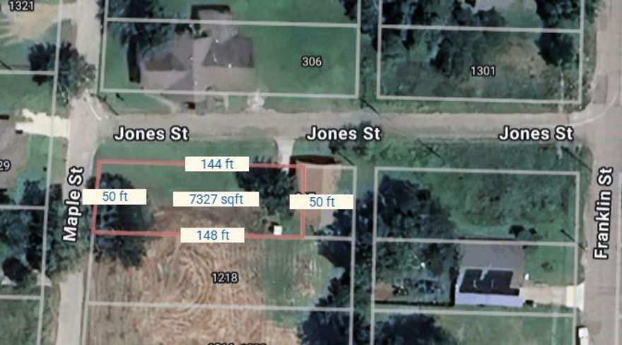 Excellent opportunity to own a corner lot at Maple Street and Jones Street in Bonham, TX. This vacant residential tract offers a prime building site with utilities available and level terrain, making it ideal for a custom home or investment property. Located in an established neighborhood, the property provides convenient access to schools, parks, shopping, and downtown Bonham.