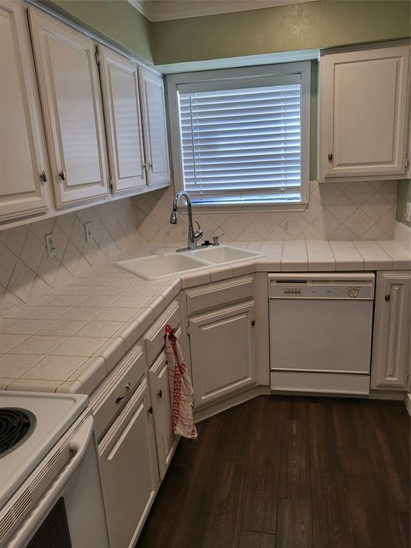 Cloisters Condo The - Residential Lease