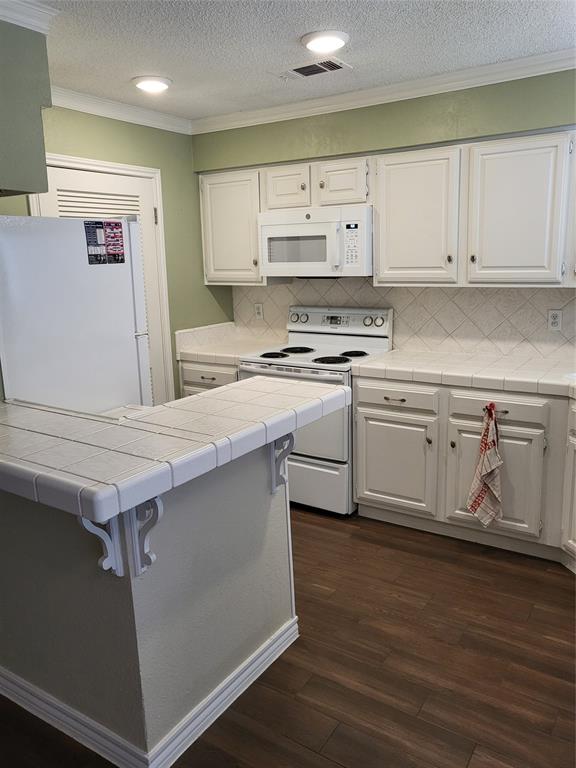 Cloisters Condo The - Residential Lease