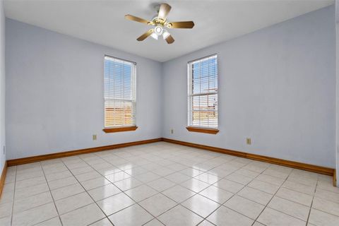 Tiny photo for 1219 County Road 3550, Paradise, TX 76073 (MLS # 21196325)