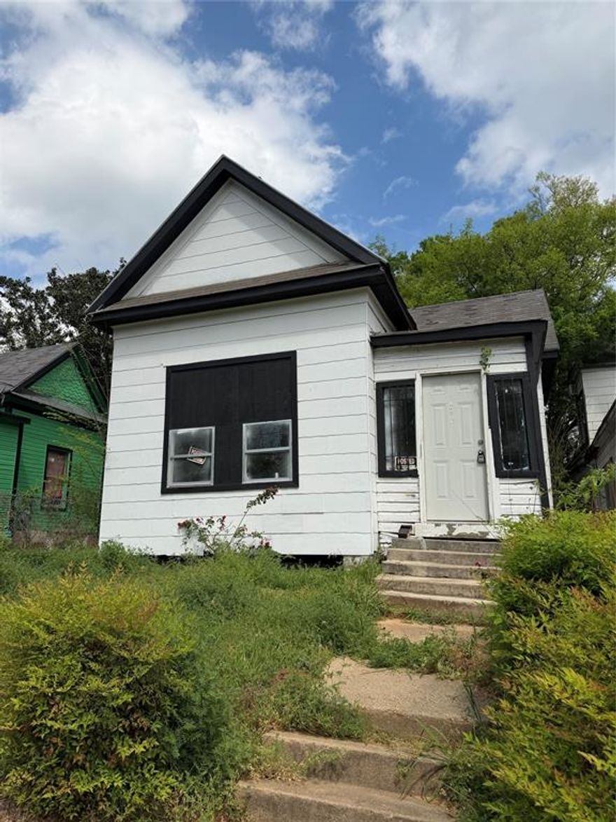 Great income producing property! Lots of potential to make this cash flow. Very spacious and good sized layout. With a little TLC this property could be brought back to life. Schedule your showing today!