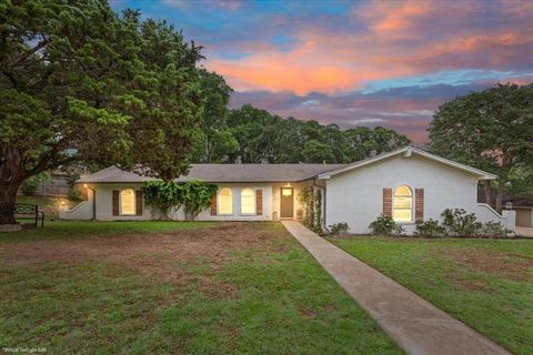 719 Wooded Crest Drive Woodway TX 76712