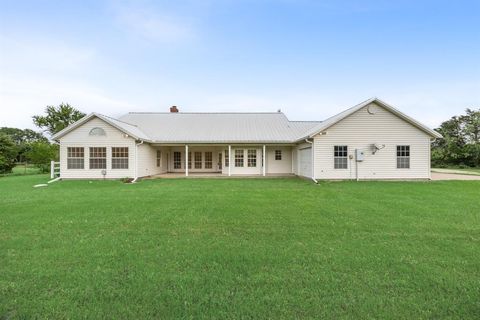 Photo of 7644 County Rd 302 Road, Terrell, TX 75160 (MLS # 21247790)