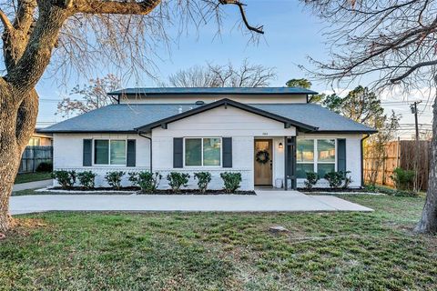 Photo of 3518 W Rochelle Road, Irving, TX 75062 (MLS # 21167615)