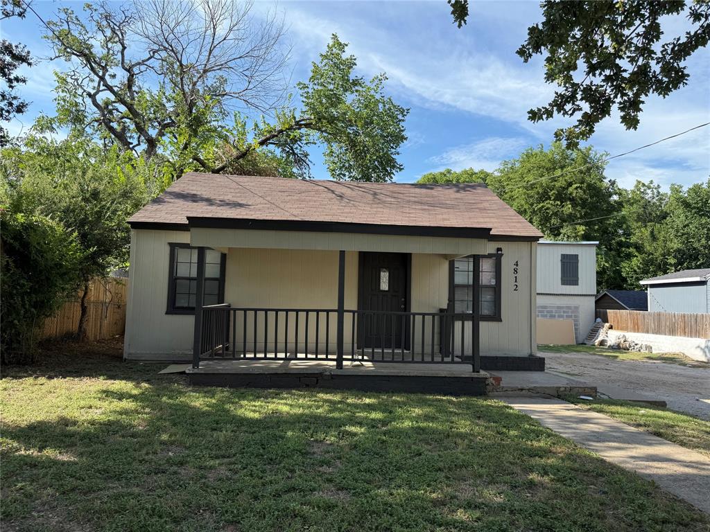 Photo 1 of 20 — 4812 Barbara Road, River Oaks, TX 76114