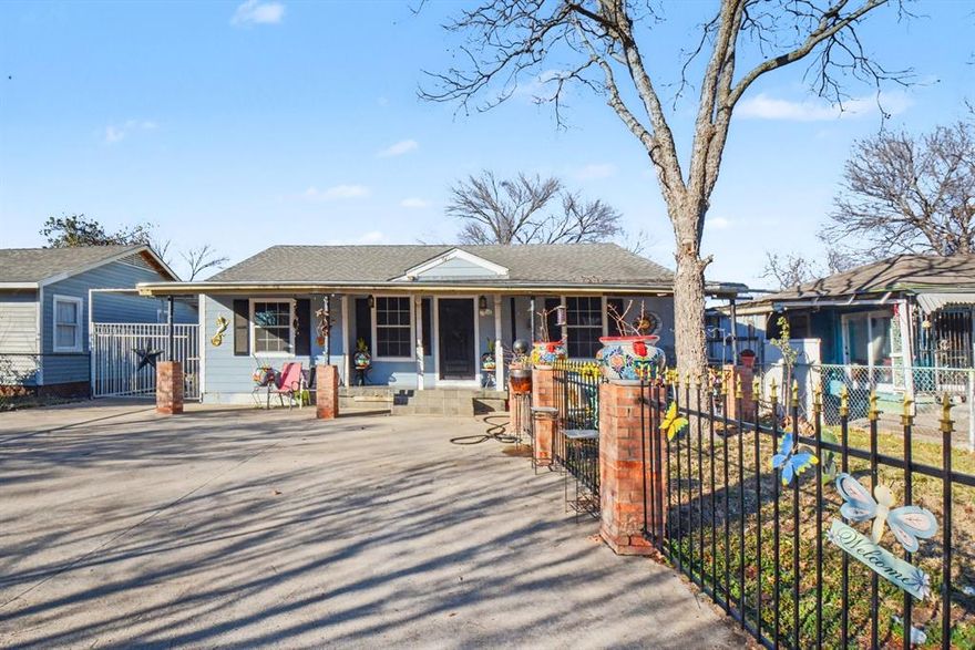 4.75% Assumable FHA with ROAM! Quaint & Charming home located in the established Edgewood Heights addition of Dallas! Built in 1948, this well maintained property offers 2 Bedrooms and 2 full bathrooms with a flexible floor plan. The home was originally a 3-Bedroom layout, with the 3rd Bedroom converted into an additional living space that can easily be converted back if desired. Major updates include HVAC replaced in 2021, and water heater replaced within the last 3-4years, as well as the roof replaced in 2015 with a 30-yr warranty. The property features a fully fenced yard, an insulated detached shed.

Conveniently located near major highways, shopping, and dining, this home offers character, versatility and functionality in a charming neighborhood.