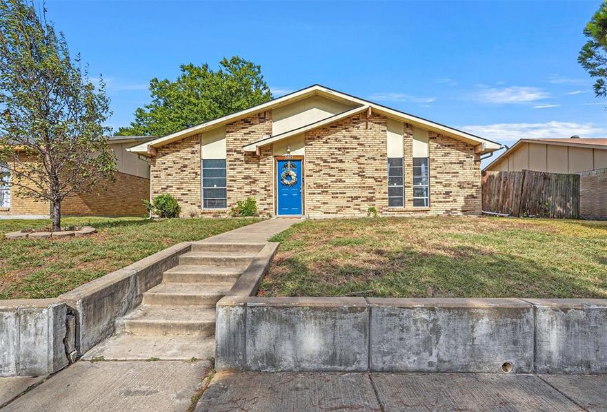Discover the perfect blend of comfort and convenience in this charming 3-bedroom, 2-bath home located on Redwood Ln in Rowlett, TX. With a bonus room is perfect for a home office, study, or cozy den—tailored to your lifestyle. The open-concept layout seamlessly connects the kitchen and dining area, creating an inviting space for meals and gatherings. The expansive living room is ideal for entertaining with loved ones.The primary bedroom offers plenty of room to create your perfect personal retreat. Two additional bedrooms provide flexibility for family, guests, or hobbies. 

Easy access to George Bush Turnpike, you can access Dallas in just 28 minutes as well as minutes away from Firewheel mall for dining, and shopping. This home is a must-see! Don’t miss your chance to tour this fantastic property.


Buyer to verify all information.