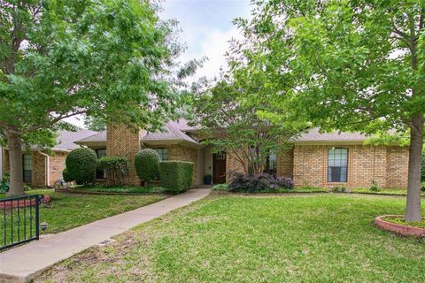 Photo of 2905 Valleyview Drive, Grapevine, TX 76051 (MLS # 21244319)