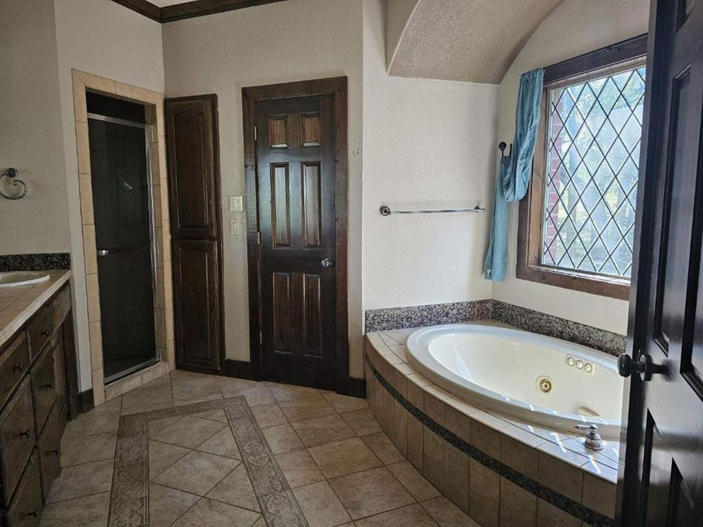 Photo 10 of 27 of 4061 Annetta Centerpoint Road house