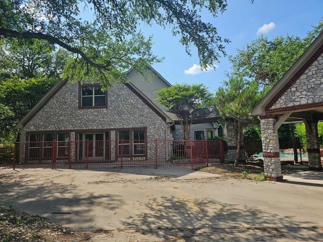 Photo 3 of 27 of 4061 Annetta Centerpoint Road house