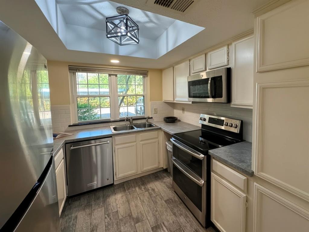 Wedglea Manor Condos - Residential