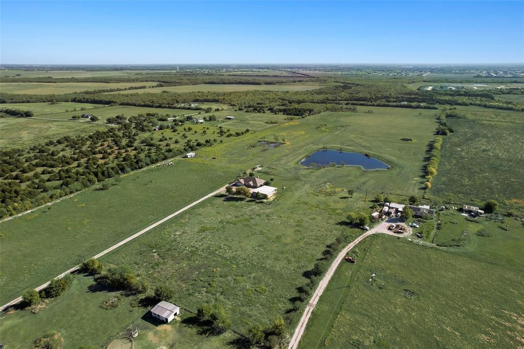 Photo of 304 Canales Road, Nevada, TX 75173 (MLS # 21421221)