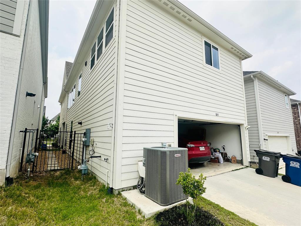 1055 Sarah Street