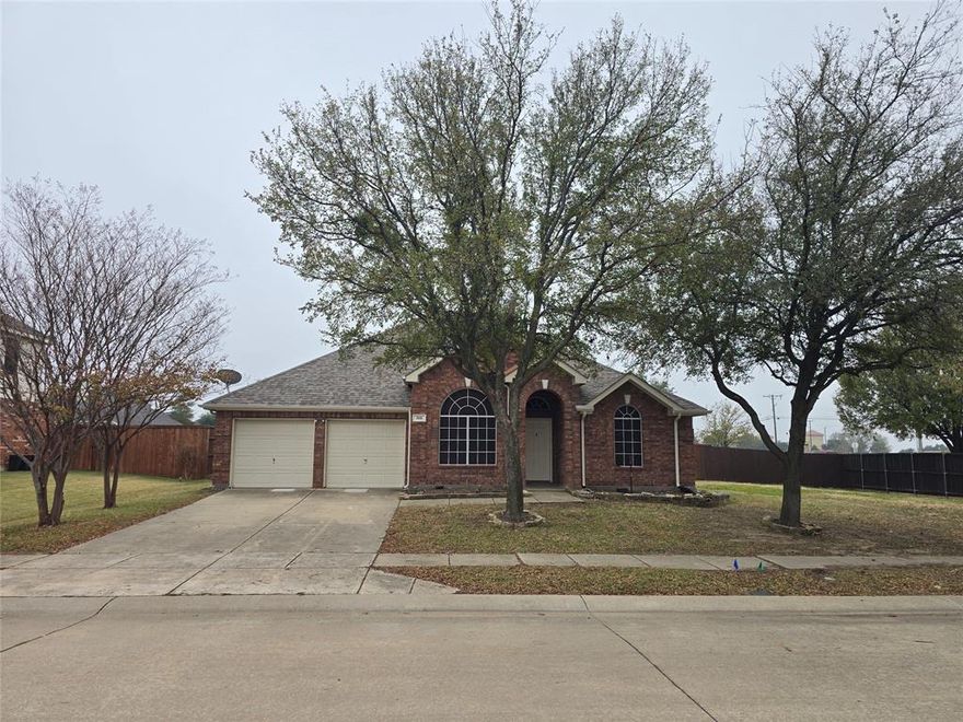 Corner lot with well kept one story home, open floor plan with kitchen over looking to family room. large back yard with plenty space for kids to enjoy. new carpet, new paint, and granite countertop