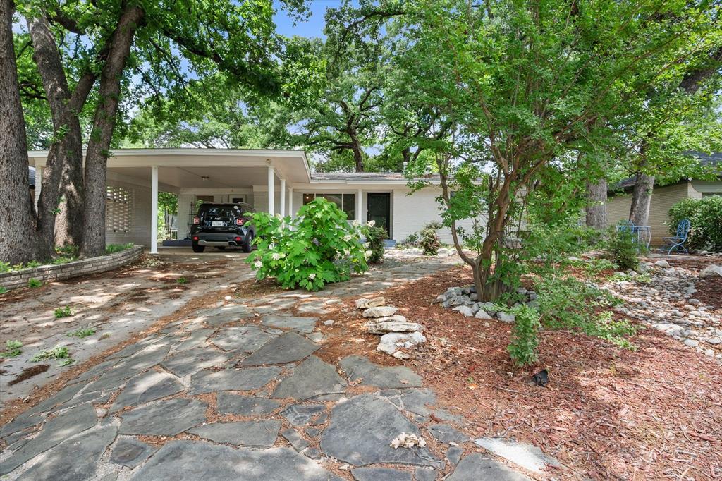 1209 W Lilly Lane