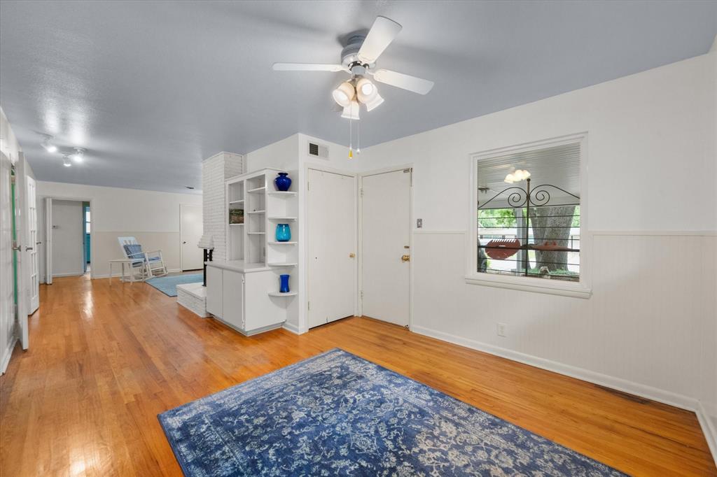 1209 W Lilly Lane