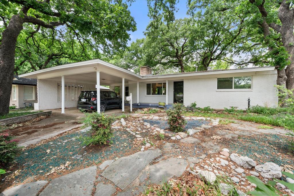 1209 W Lilly Lane