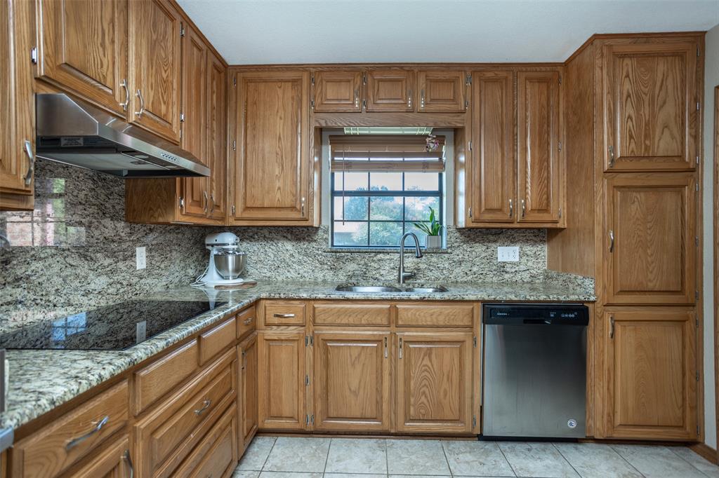 1907 Woodlawn Court