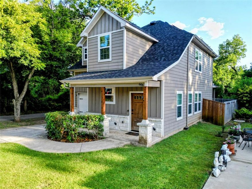 This GORGEOUS CRAFTSMAN home is only an 8min walk to DOWNTOWN WAXAHACHIE. Walk to the restaurants and fun festivals, CUTE 4BR and 2.5 BATHS is so roomy! The master is downstairs and the MBA is to DIE FOR with walk in shower, tub AND two sinks with BARN SLIDER door. BEAUTIFUL hard wood floors and HUGE kitchen with island makes this the spot for everyone to gather! Electric wall FP adds to the ambiance. Enjoy the upstairs bedrooms and FAMILY ROOM or Playroom. Nice fenced in yard with no one but trees behind you. The personal touches on this custom home are incredible.  Immaculate, custom-built craftsman home sits right in the heart of downtown Waxahachie and it is calling your name! From the moment you enter, the natural light and open floor plan welcomes you and your guests with open arms. With granite countertops, wood floors, fresh paint, and carpet throughout the whole home, it is ready for its new owner. Personal touches and detail in the home is impeccable. Do not miss the solar - savings on your electric bills! 50 AMP for your RV, Roof was replaced in 2025, Windows on the west side are new. ASK ABOUT SELLER CONCESSIONS