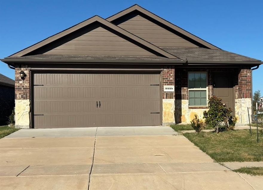 Cute - newer Dr Horton home that is easy to maintain and move in ready!!! Stailess steel appliances and hard surface flooring thoughout most of the home (excluding bedrooms). SALE SUBJECT TO LENDER APPROVAL FOR LESS THAN LOAN AMOUNTS.