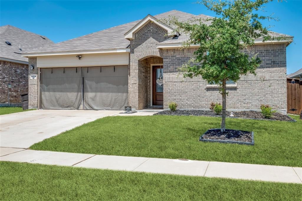 Photo of 11425 Silver Queen Drive, Aubrey, TX 76227 (MLS # 21403378)