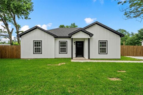 Photo of 706 Dearborn Street, Waco, TX 76704 (MLS # 21252452)