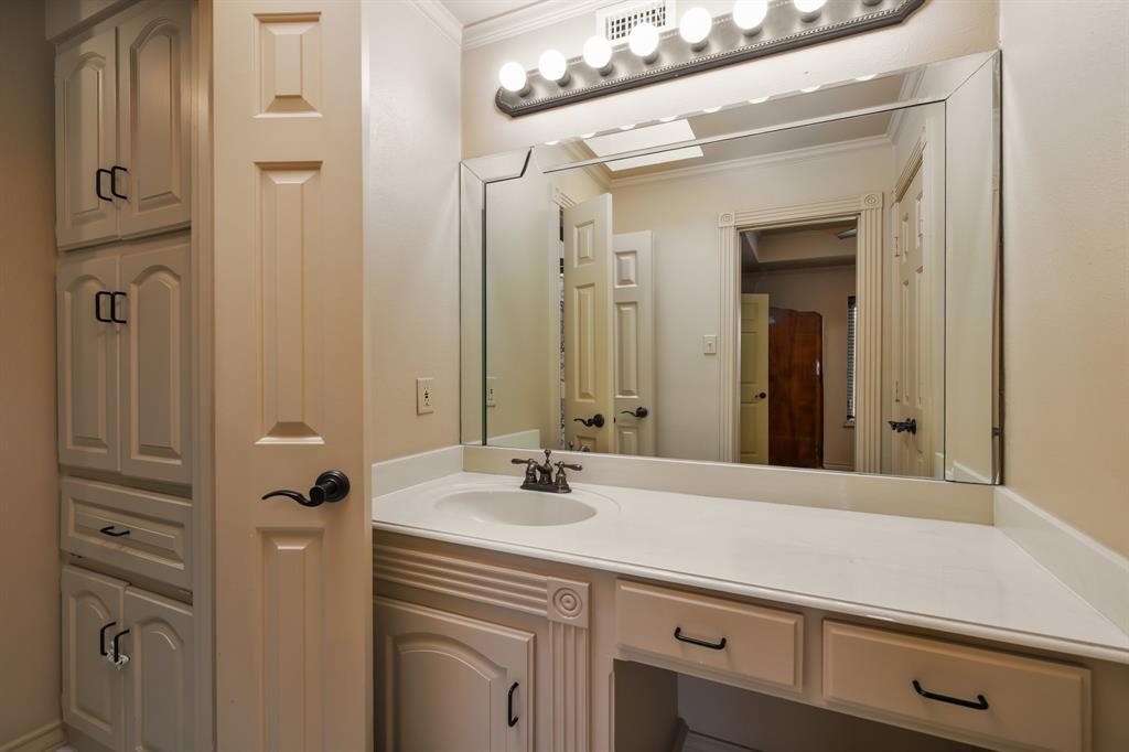 Woodland Hills Colleyville - Residential