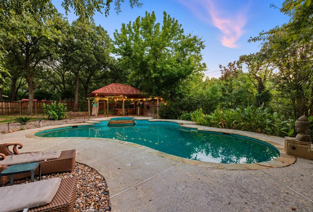 Woodland Hills Colleyville - Residential