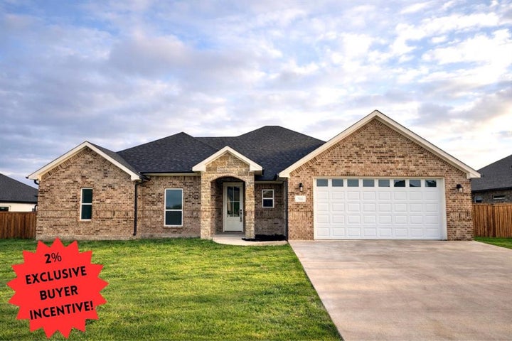 Photo 1 of 36 — 506 Limestone Circle, Mabank, TX 75147