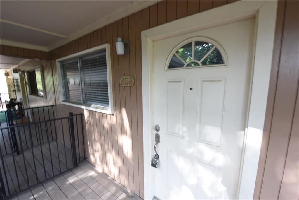Photo of 4206 Hawthorne Avenue #202, Dallas, TX 75219 (MLS # 21369905)
