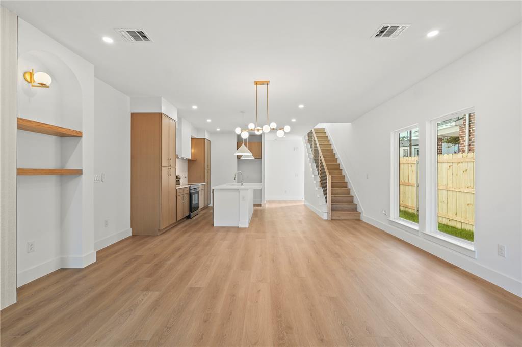 Jd Herndons Sub Cb 1272 - Residential Lease