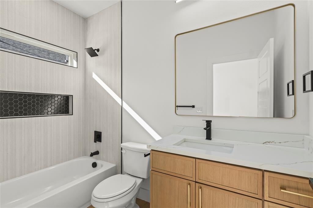 Jd Herndons Sub Cb 1272 - Residential Lease