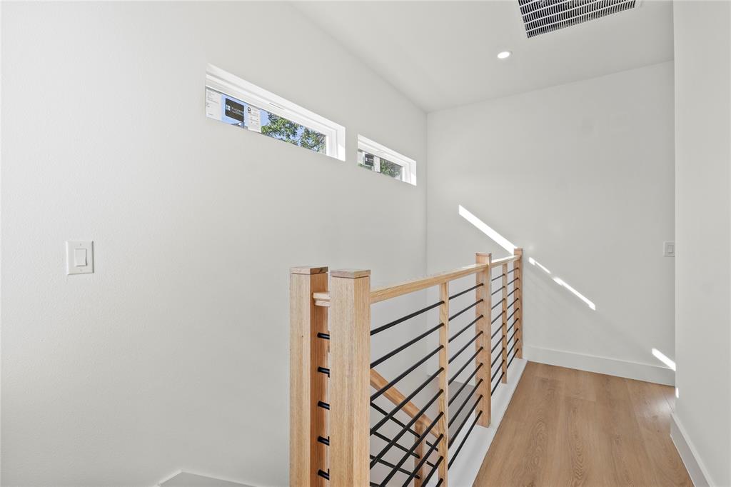 Jd Herndons Sub Cb 1272 - Residential Lease