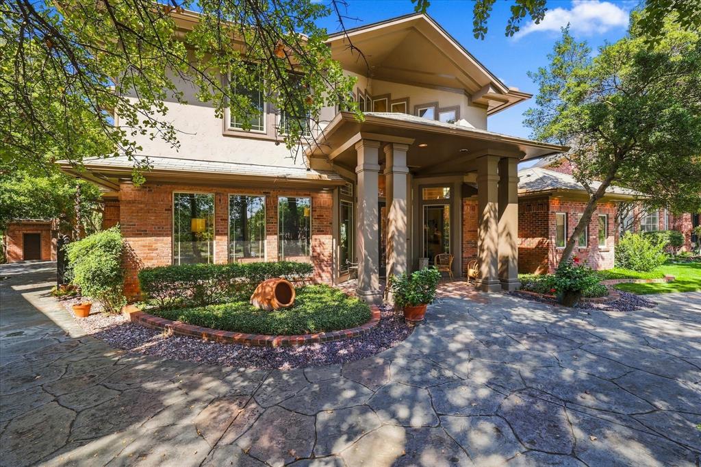 800 Oakwood Court