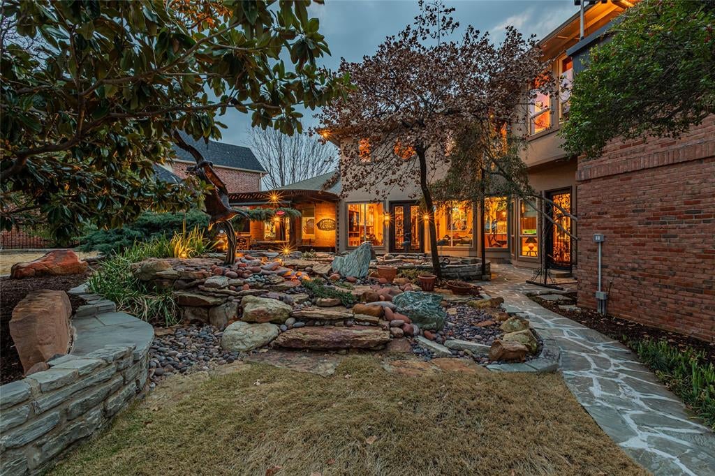 800 Oakwood Court