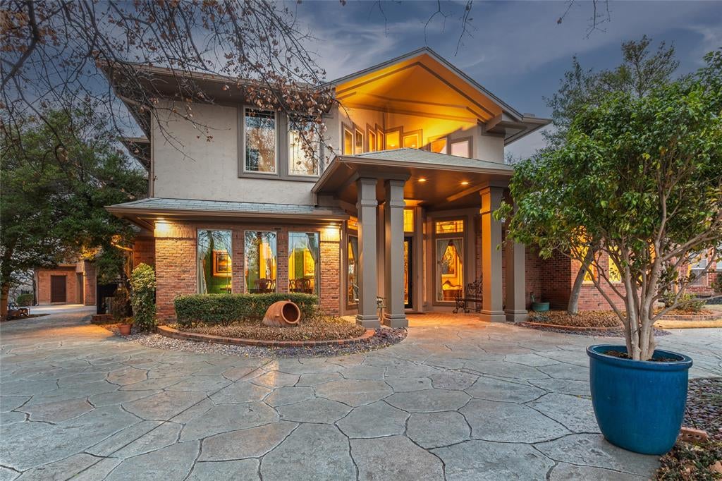 800 Oakwood Court