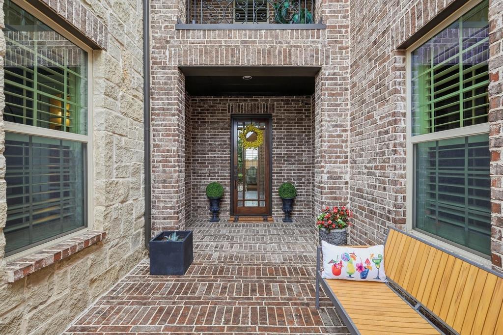 970 Greenbriar Lane