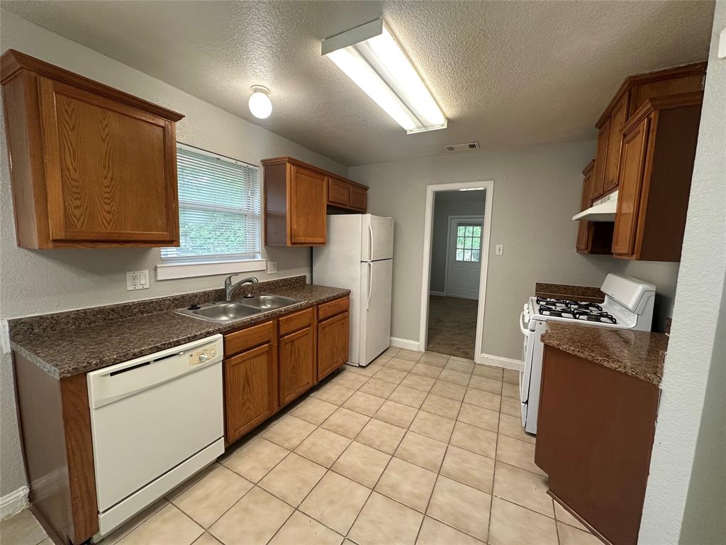 Oak Cliff Gardens - Residential Lease