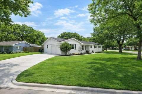 1112 Karla Drive Hurst TX 76053